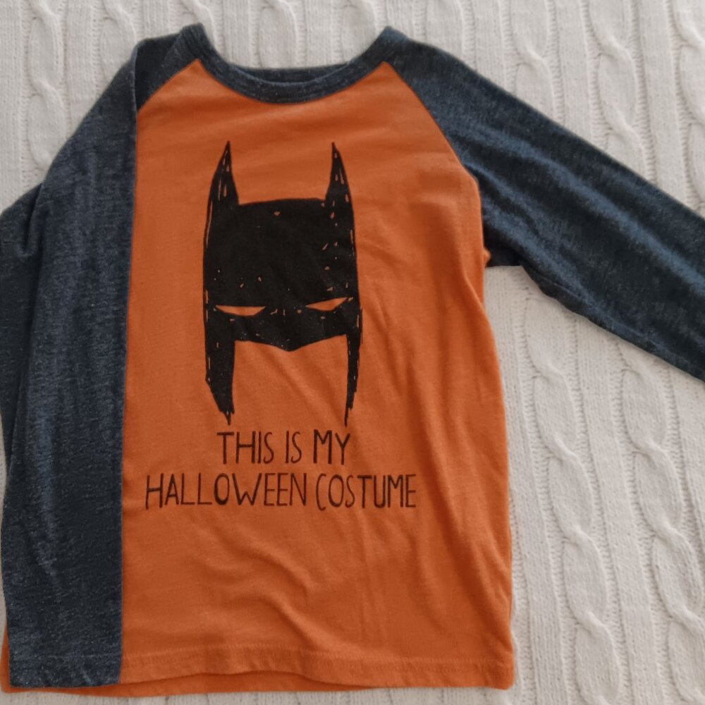 Kids Halloween shirt size S(6)